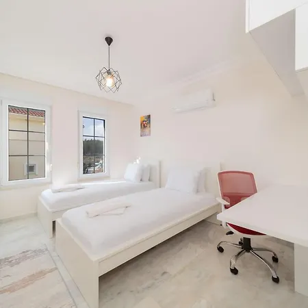 Вилла Astonishing With 3 Shared Pools In Alanya *